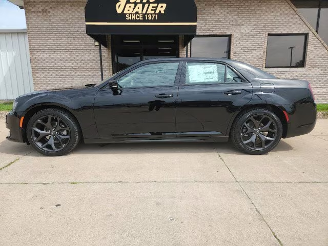 New 2022 Chrysler 300 8-Spd Auto 8HP50 Trans (Buy)